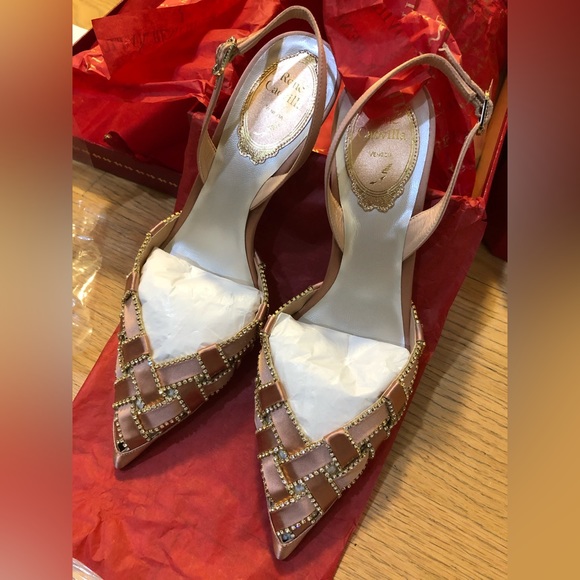 Brand new ReneCaovilla - Picture 1 of 3